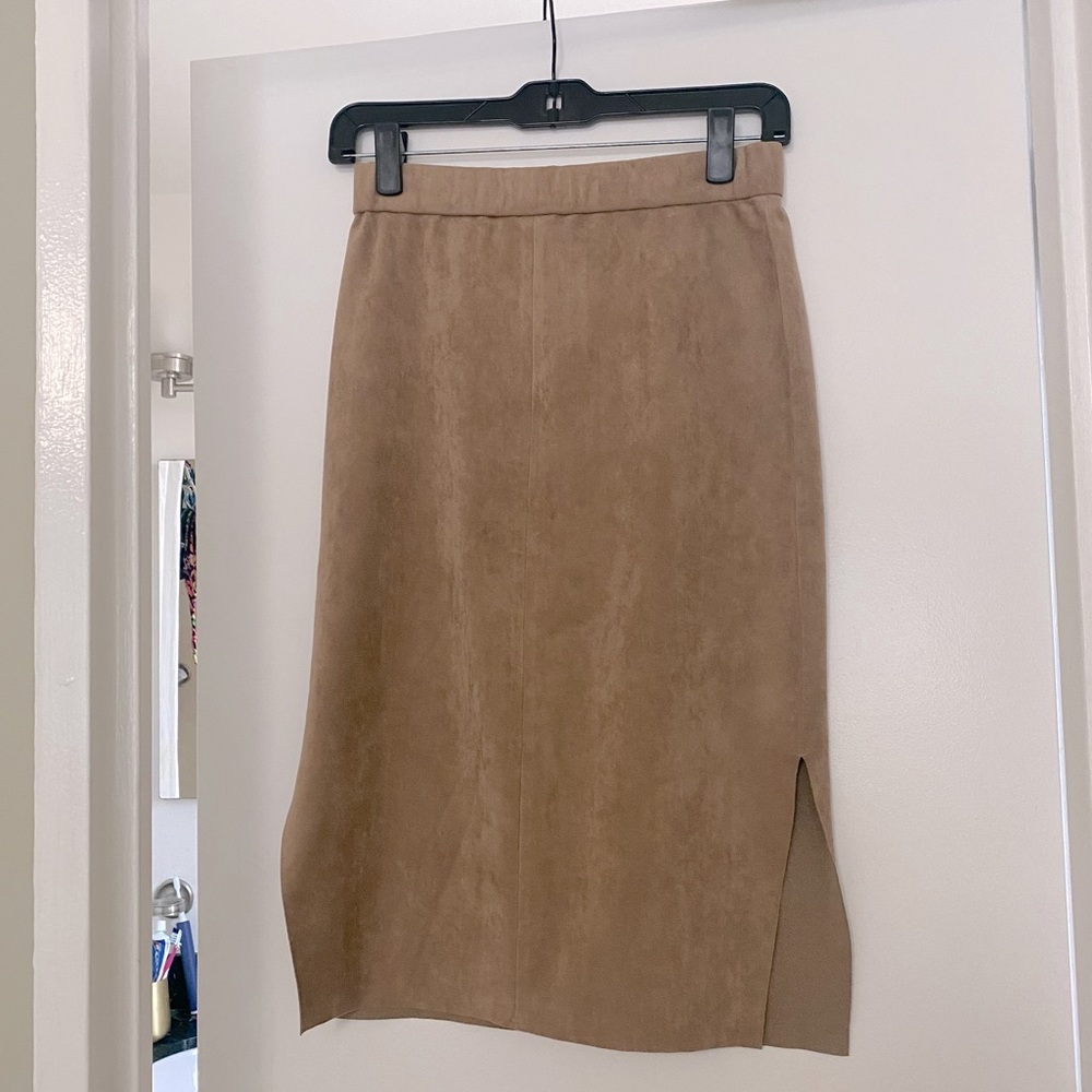 Aritzia Wilfred Free Faux Suede pencil skirt- Size 8